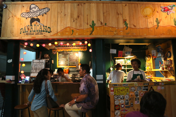 タコス(3万ルピア)やナチョス(2万ルピア)が楽しめるメキシコ料理屋