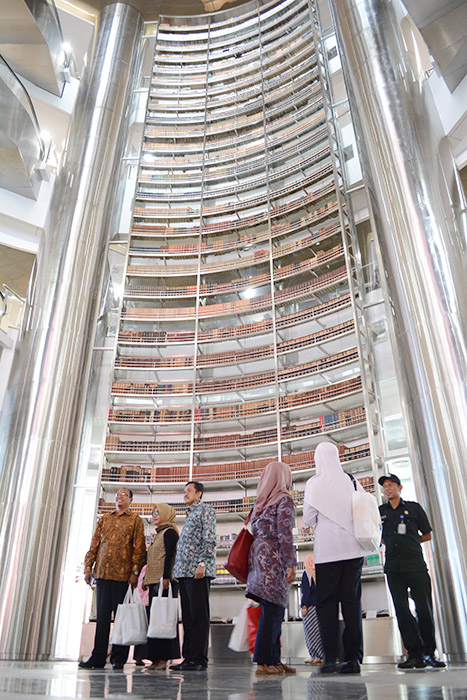 【インドネシア】世界一高い126メートル　 新国立図書館が開館　24階建て モナス前[09/16] [無断転載禁止]©2ch.net	YouTube動画>1本 ->画像>6枚 