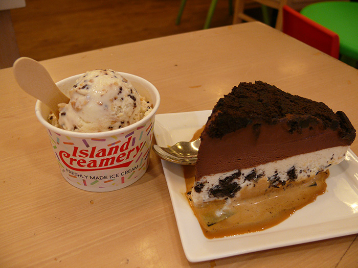 マッドパイケーキとマルタバック味のアイスクリーム