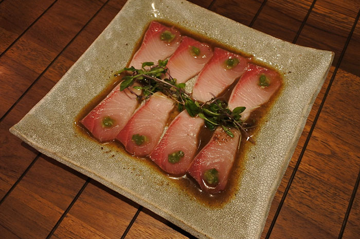 ハマチの刺し身