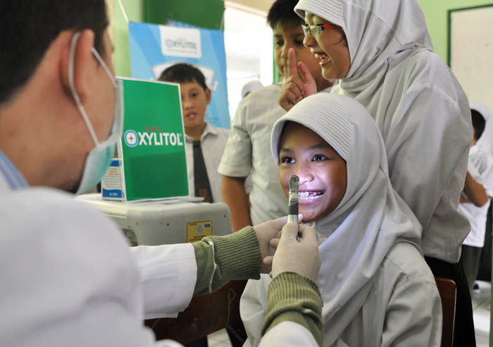 「虫歯のこわさ知って」　小学校で保健授業 　ロッテ・インドネシア社