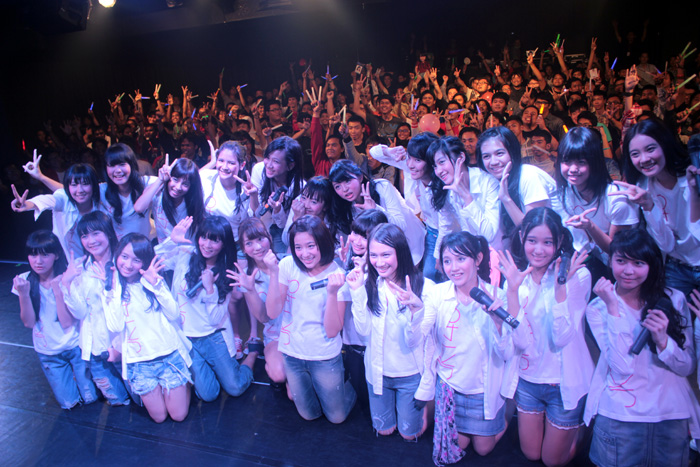 ＪＫＴ48劇場こけら落とし　ＡＫＢの２人登場