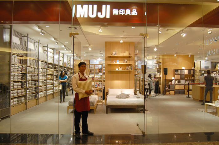 家具・生活雑貨を充実　タマン・アングレックに５号店 　ＭＵＪＩ 