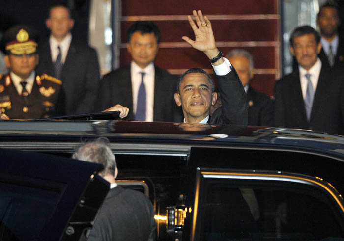 オバマ米大統領、バリに到着　東アジアサミットなどに出席