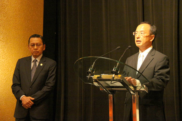 副大統領ら祝意伝える　天皇誕生日祝賀会