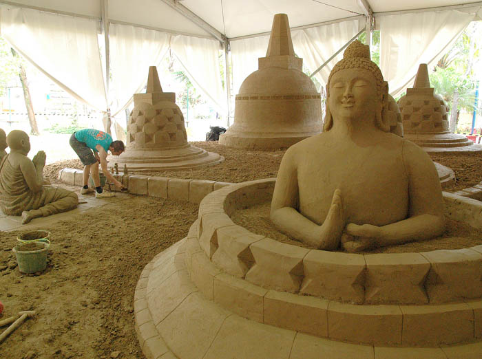 【じゃらんじゃらん】　砂の彫刻で世界巡り　砂像フェスティバル　１８日から１カ月開催　ボゴール・スントゥール 
