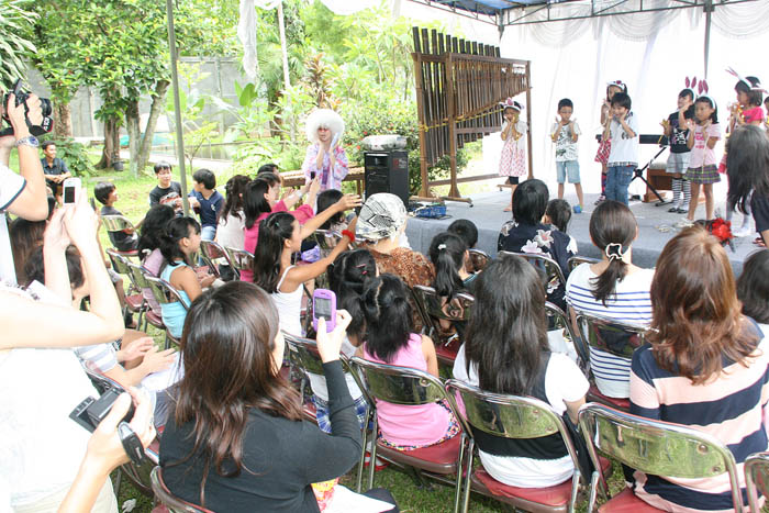 子どもたちが出し物　年末お楽しみ会開く　ひまわりＪｒ会 