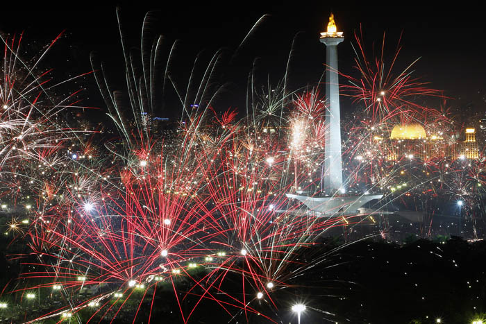 全国各地、花火で祝う　新年賑やかに迎える