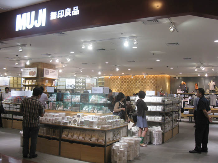 新入荷商品も扱う　ポンドックインダに 　ＭＵＪＩ６号店