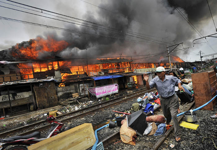 北ジャカルタで火事　１人死亡、２００戸焼失