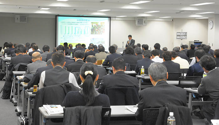 インドネシアに熱視線　トヨタの増産計画で　名古屋の投資セミナー　定員超過の１６０人参加 