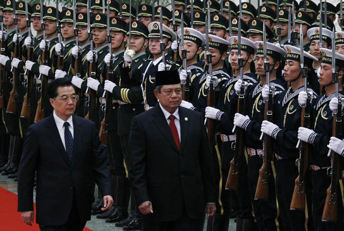 経済協力強化鮮明に　北京で胡錦涛主席と会談　ユドヨノ大統領　１７０億ドルの商談締結