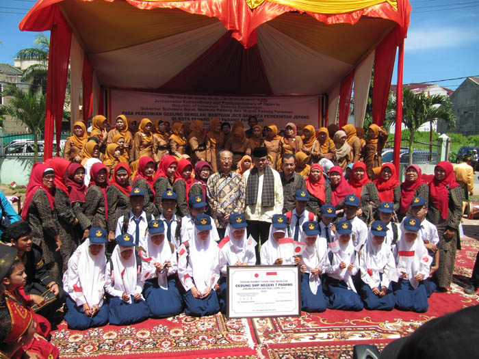 小中学校９校が完成　パダンで式典　無償資金協力