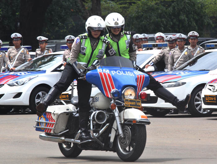 女性隊員が技アピール　警視庁のバイク部隊