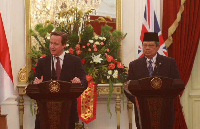 キャメロン英首相と会談　ユドヨノ大統領　ビジネス外交を展開　貿易額倍増、エアバス購入、武器輸出再開