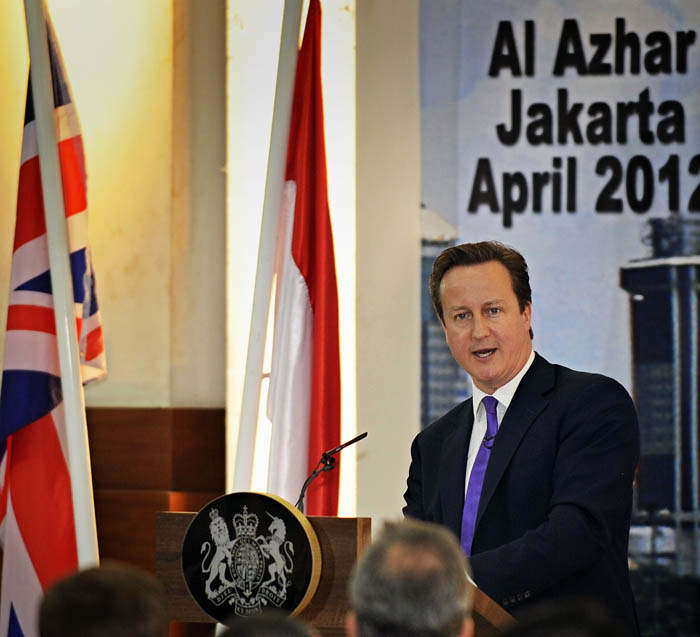 「世界を主導できる」　キャメロン英首相が演説　インドネシアの民主化賞賛