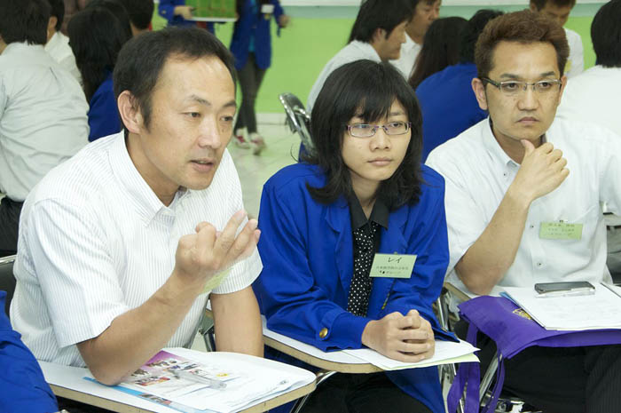 日本語学科生と意見交換　アイシン労組２８人　ダルマ・プルサダ大を訪問