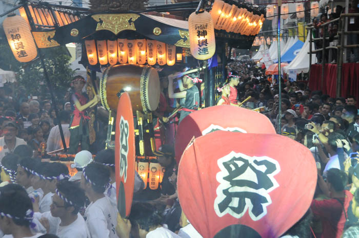 日本の縁日を再現　屋台や踊り、神輿