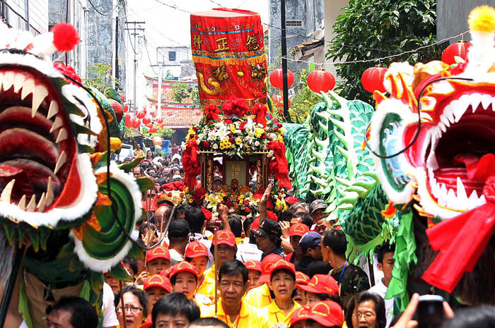 １２年に一度「神に感謝」　３宗教の華人が伝統祭