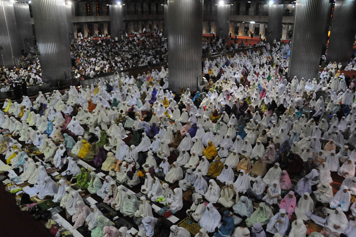 きょう　ラマダン入り　集団礼拝に１万人　東南アジア最大　イスティクラル