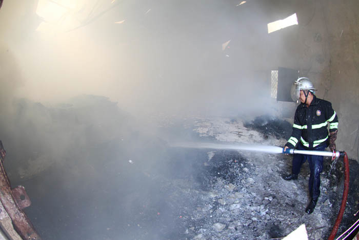 ジョコウィ経営　家具倉庫が全焼