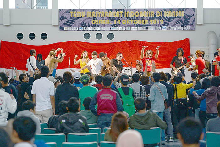 「テマシンド」開催　在大阪イ総領事館　在留イ人４００人、歌って踊って交流 