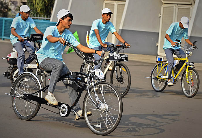 電気自転車の試験走行　時速３０キロも 