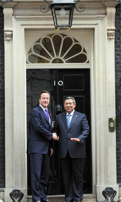 キャメロン英首相と会談　ユドヨノ大統領　経済・軍事協力強化へ 