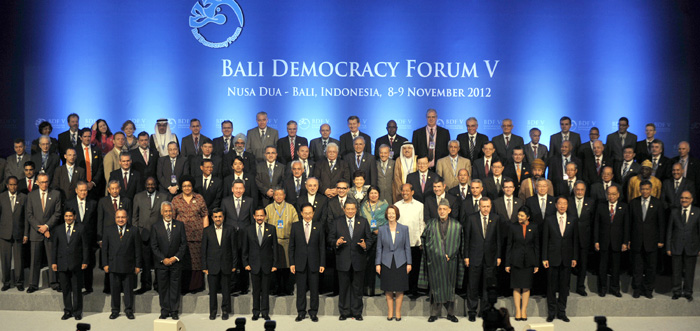 民主化議論で各国主導　バリ民主主義フォーラム　イラン、アフガンも参加　「押しつけ」に反発も 