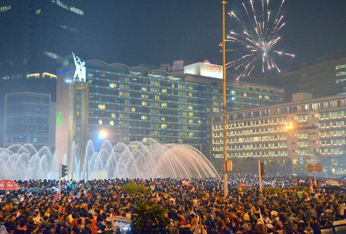 全国各地　新年をにぎやかに祝う　「カーフリーナイト」　首都で初開催 