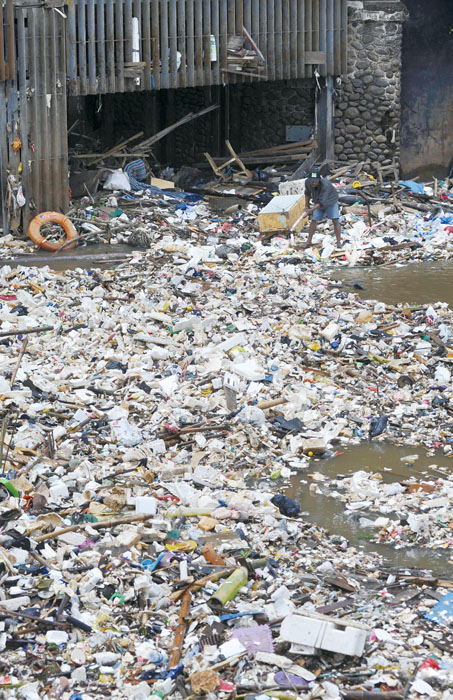 緊急事態宣言を解除　洪水被害のジャカルタ　「２月下旬まで警戒を」