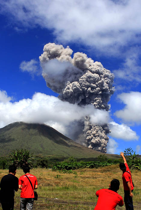 ロコン山噴火 北スラウェシ