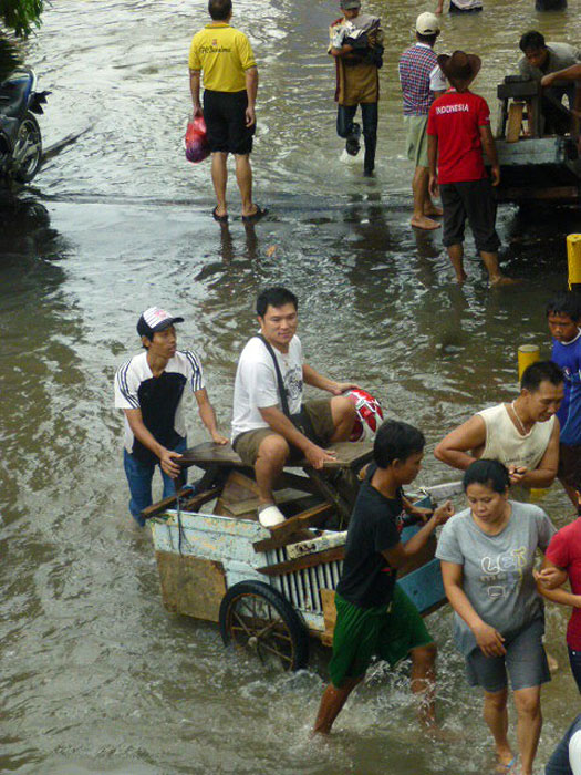 被災１週間を振り返る　プルイットの西尾さん　ジャカルタの大洪水