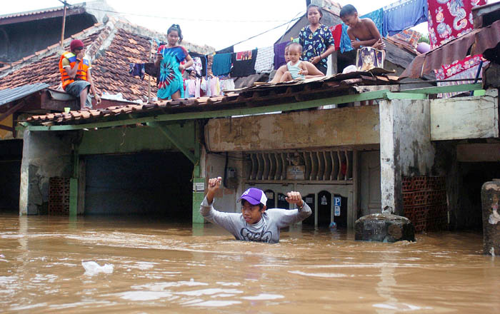 首都でまた洪水　６０００世帯が避難　最大２５０センチ冠水