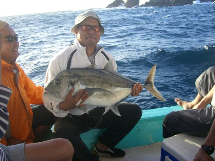 オジキの送別会開く　釣りクラブ「ＪＪＪ」