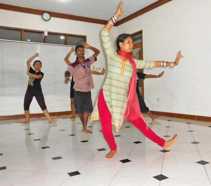 【じゃらんじゃらん特集】　バリでインドを感じて　本家のヨガ・舞踊を学ぶ