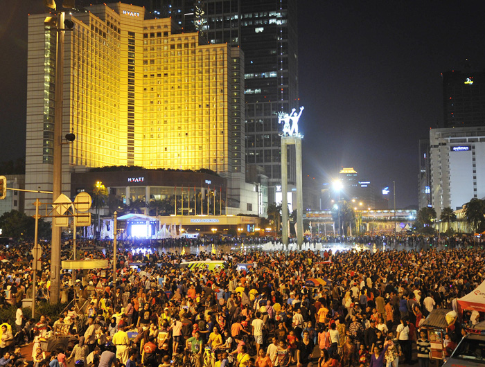 歩行者天国で首都祝福　ナイト・フェスティバル　「街づくり、市民も参加を」　ジョコウィ知事