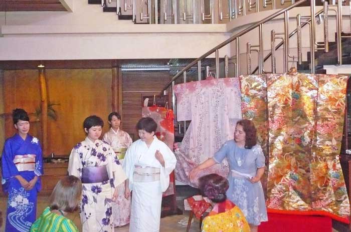 着物文化紹介  在スラバヤ総領事館