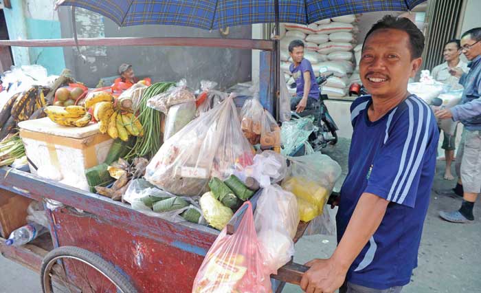 【顔】下町で野菜を売り歩く　トパン・ソプヤンさん（４７）