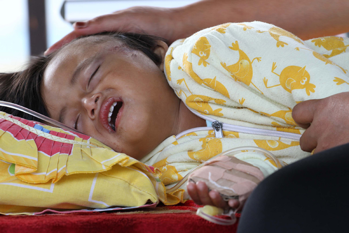 ２県の死者３０人に　モスクや保健所で避難　中部アチェ地震