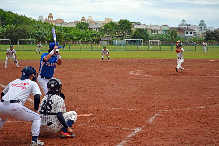 ２８チーム７００人が熱戦　ＪＪＣソフト前期大会開幕