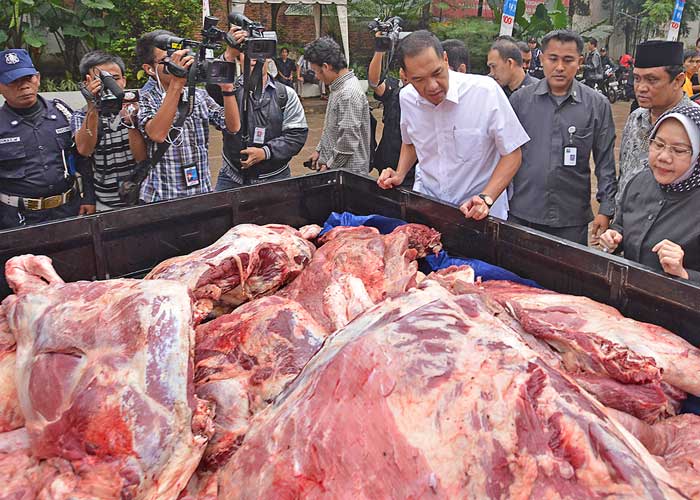 輸入牛肉の直売開始　７万ルピアに価格抑制　政府
