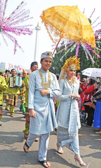 国内各地で独立祝う