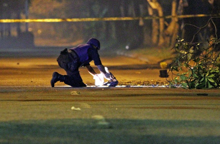 警察官２人射殺される　オートバイ奪い犯人逃走　南タンゲラン