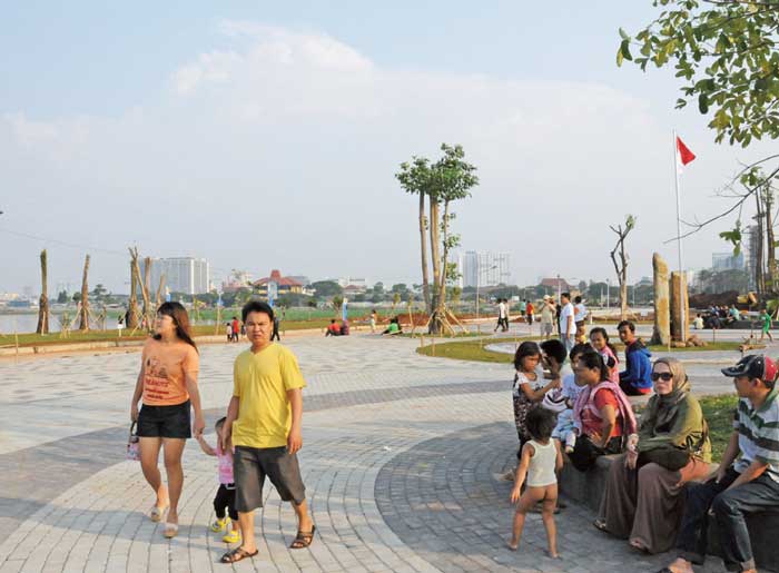 プルイット公園が完成 市民の憩いの場に 北ジャカルタ 大洪水と立ち退きの跡地  