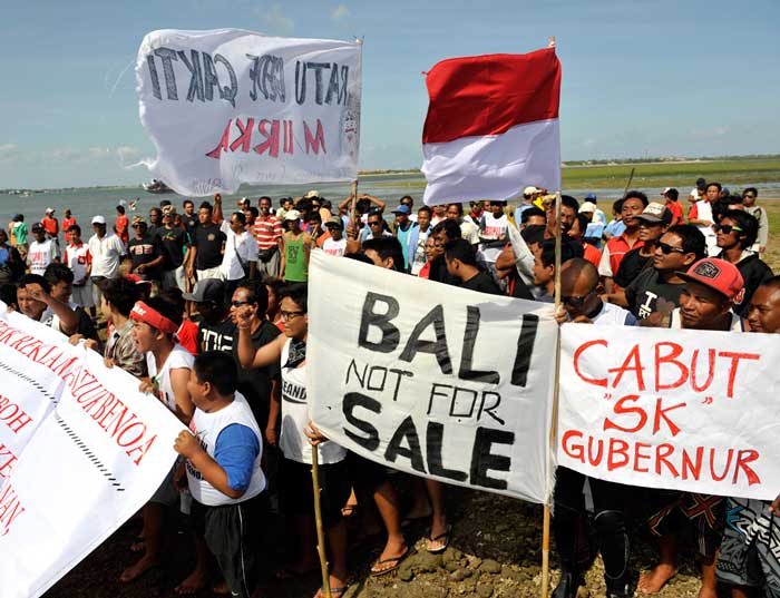 バリ州知事が許可撤回　「反対が大多数」　ブノア湾の埋め立て開発　