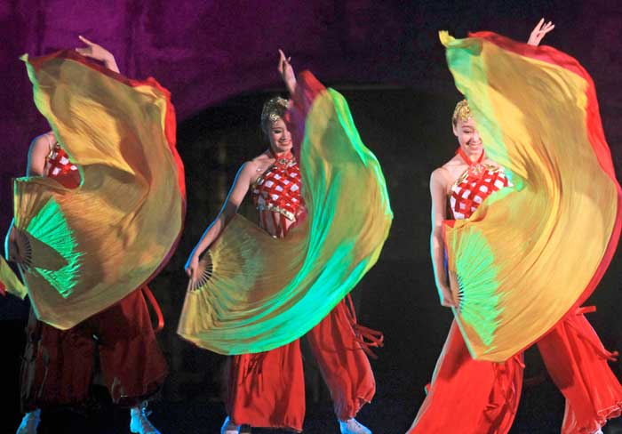 ソロ要塞跡で舞う　日本の舞踊団も参加　国際舞台芸術祭