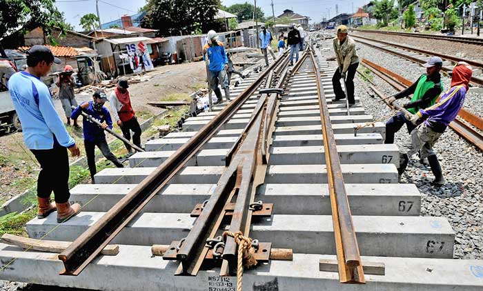 ジャワ島北岸鉄道　線路の複線化進む
