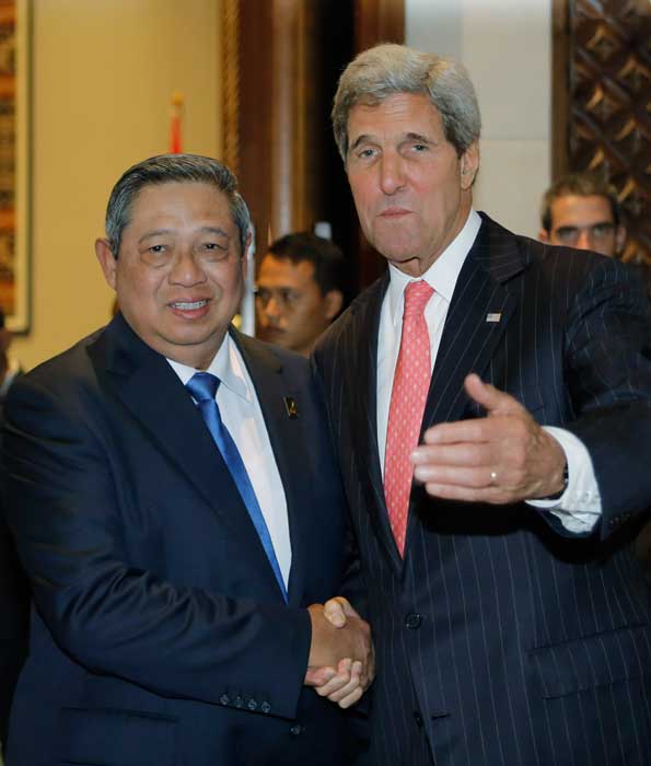 アジア重視を強調　米国務長官、大統領と会談