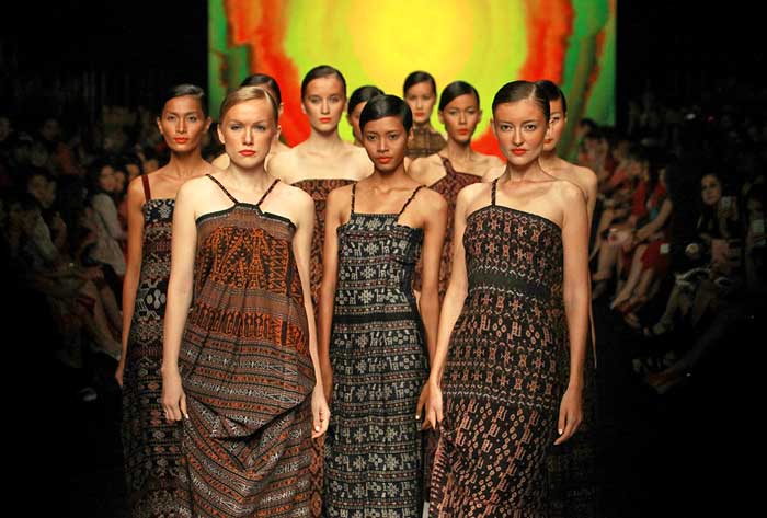 伝統と現代の融合図る　ジャカルタ・ファッションウィーク